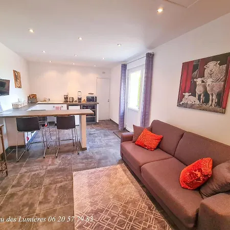 Chateau Des Lumieres Et Insolite * Saint-Blimont